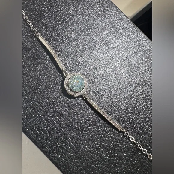 Lyee Cyee Bracelet with box and paper bag - Picture 9 of 11